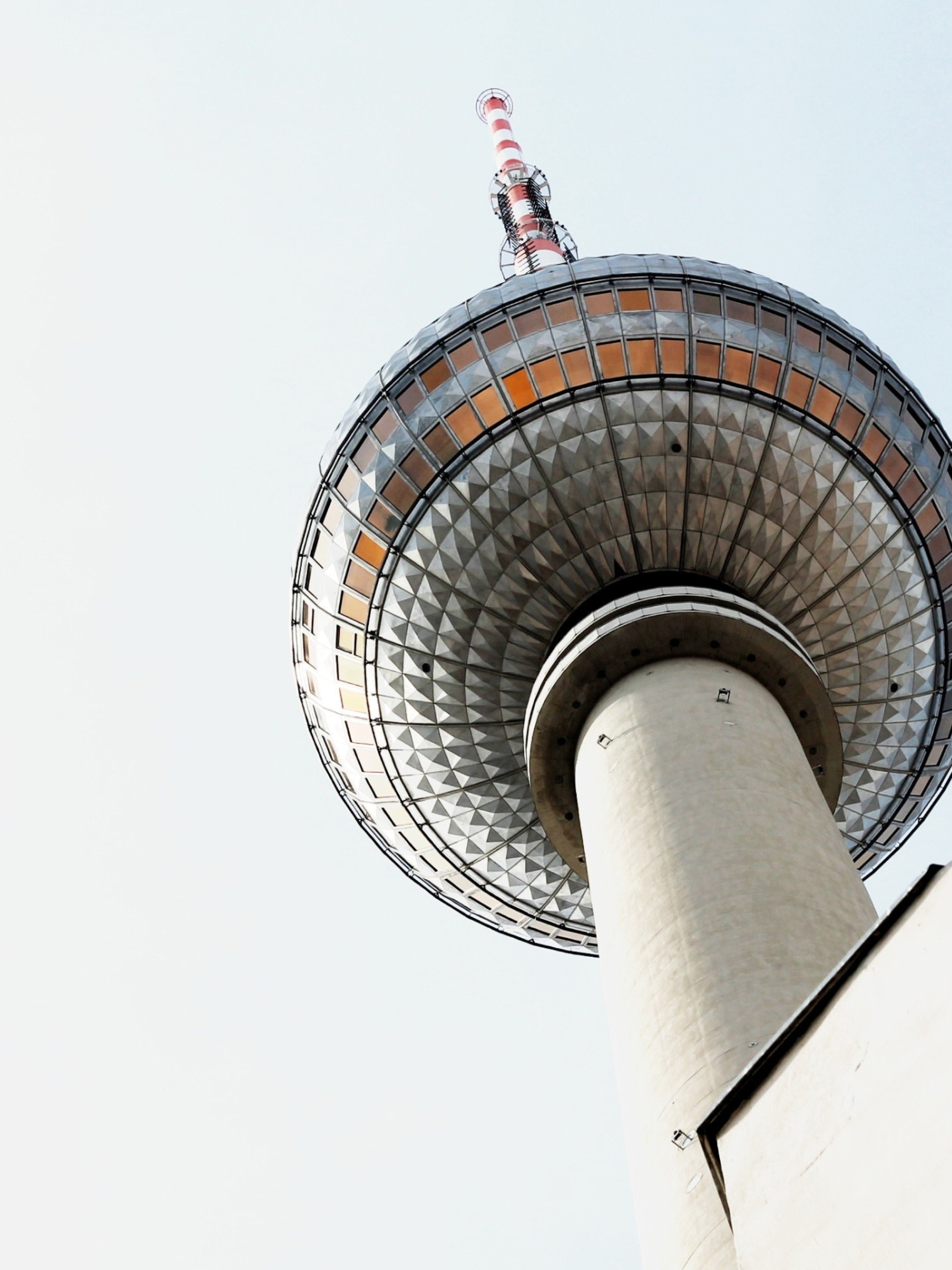 Foto des Berliner Fernsehturms von unten