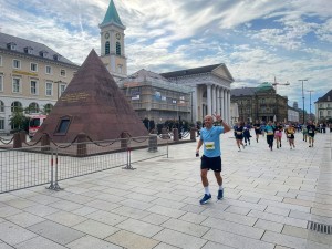 Jacob Klimes, Lead Consultant bei Exxeta, rennt einen Marathon