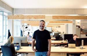 Peer Becker im Berliner Exxeta Büro