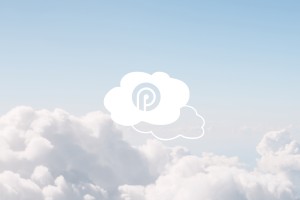 Reale Wolken und Vektor-Wolke mit MLP Logo
